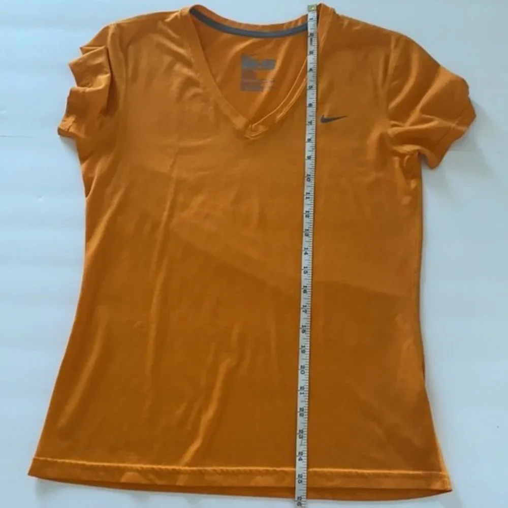 Nike Dri-Fit Regular Fit vneck Short Sleeve shirt Orange Medium
